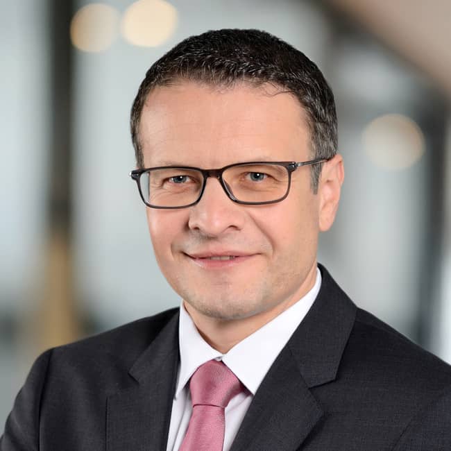 René Mayer, Rechtsanwalt Öffentliches recht Vergaberecht Straßenfahrzeug-Beschaffungsgesetz Österreich EY LAw