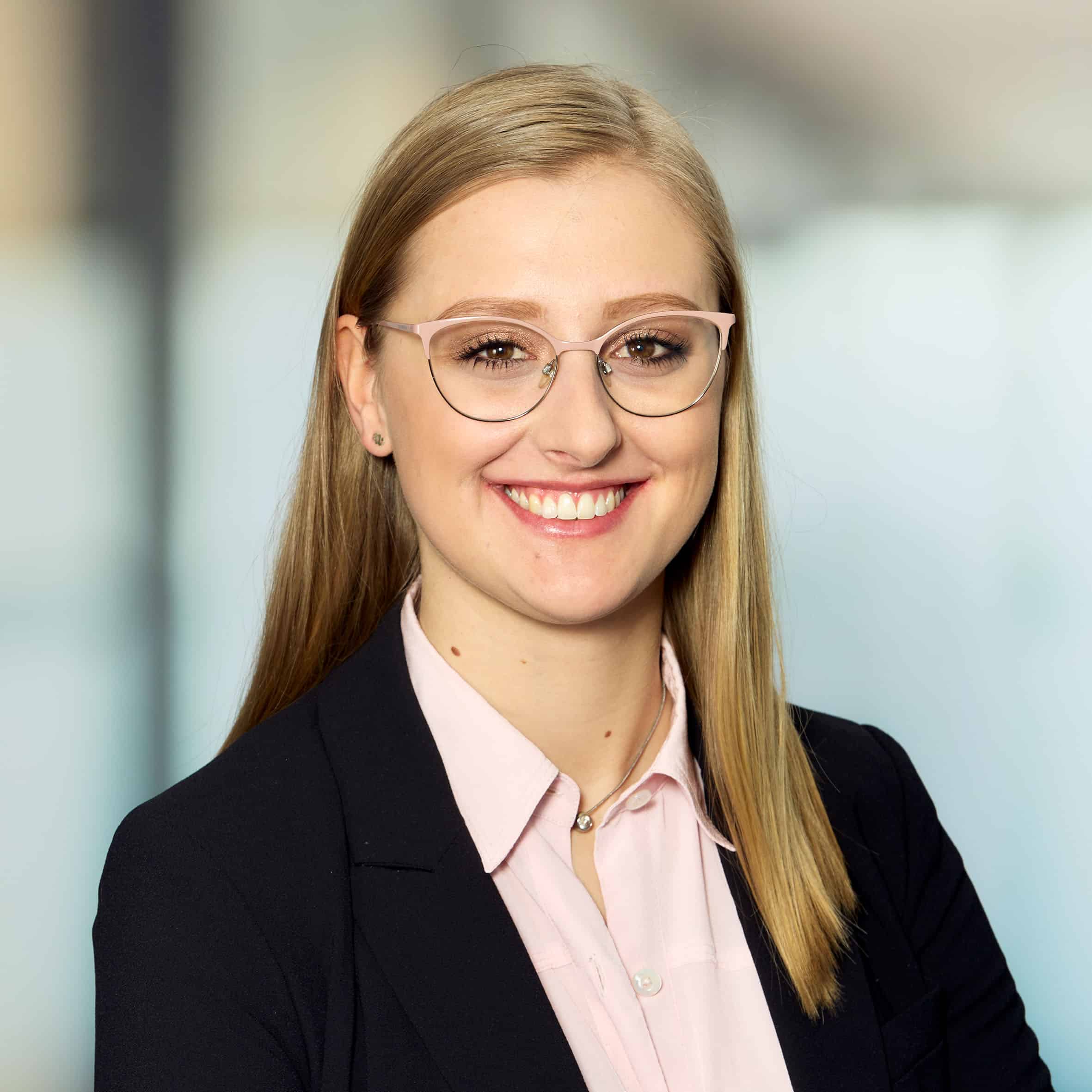 Iris Borns, Rechtsanwaltsanwärterin EY Law Coporate Business Law Vienna