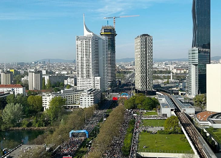 EY Law Blick arbeitsplatz Marathon VCM Reichbrücke Rechtsberatung Wien Wirtschaftsrecht