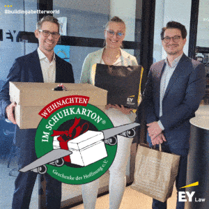 Auch dieses Jahr setzen wir ein Zeichen der Solidarität! Unsere engagierten Teams bei EY Law und EY haben sich zusammengetan, um über 120 Schuhkartons für "Weihnachten im Schuhkarton" zu packen - eine Aktion, die bedürftige Kinder unterstützt. Es erfüllt uns mit Freude, diesen Kindern eine besondere Weihnachtszeit zu schenken und ihnen dringend benötigte Artikel sowie kleine Geschenke zukommen zu lassen. Lasst uns gemeinsam #FreudeSchenken und ein Lächeln auf die Gesichter dieser Kinder zaubern! Ein herzliches Dankeschön an alle, die sich beteiligt haben! Besondere Anerkennung geht an Marica Peric und Elisabeth Wanik, die mit ihren fleißigen Helfern Dilan Duman, Doris Schättle, Eva Fritsch, Xiang Zhang und Christa Heintz die Koordination übernommen haben. Ebenso danken wir Martin Schneider, der gemeinsam mit Martin Thiem, Iris Borns und Anna Rebel die Organisation der Spendenaktion bei EY Law geleitet hat.